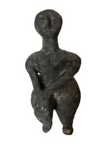 LA DONNA SEDUTA IDOLO FEMMINILE DELLA ROMANIA c. 4000-3500 a.C. - AntonArte